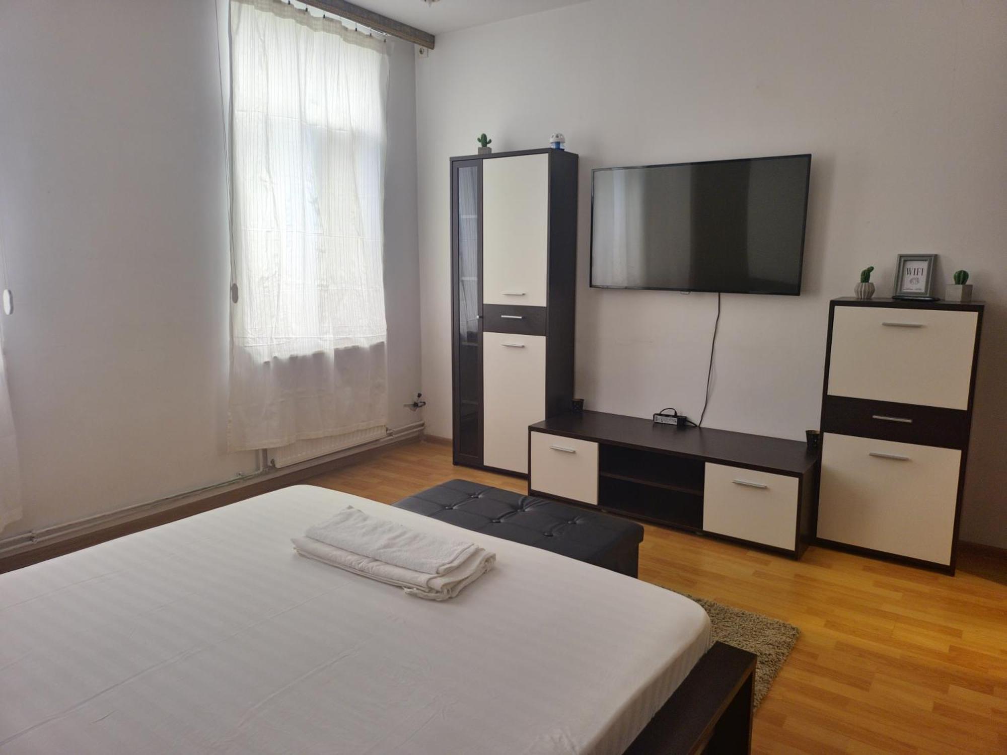 Aparthotel Yanis Bukares Bagian luar foto