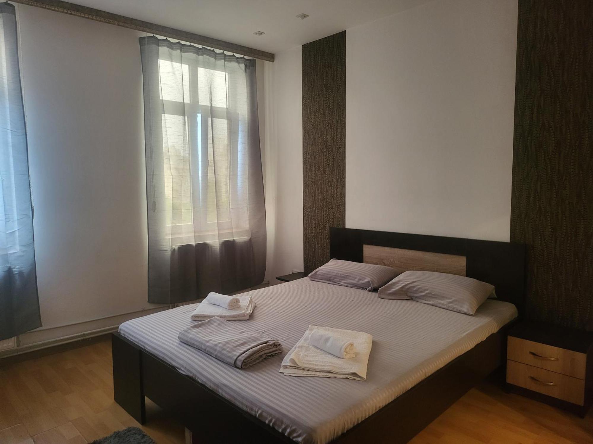 Aparthotel Yanis Bukares Bagian luar foto