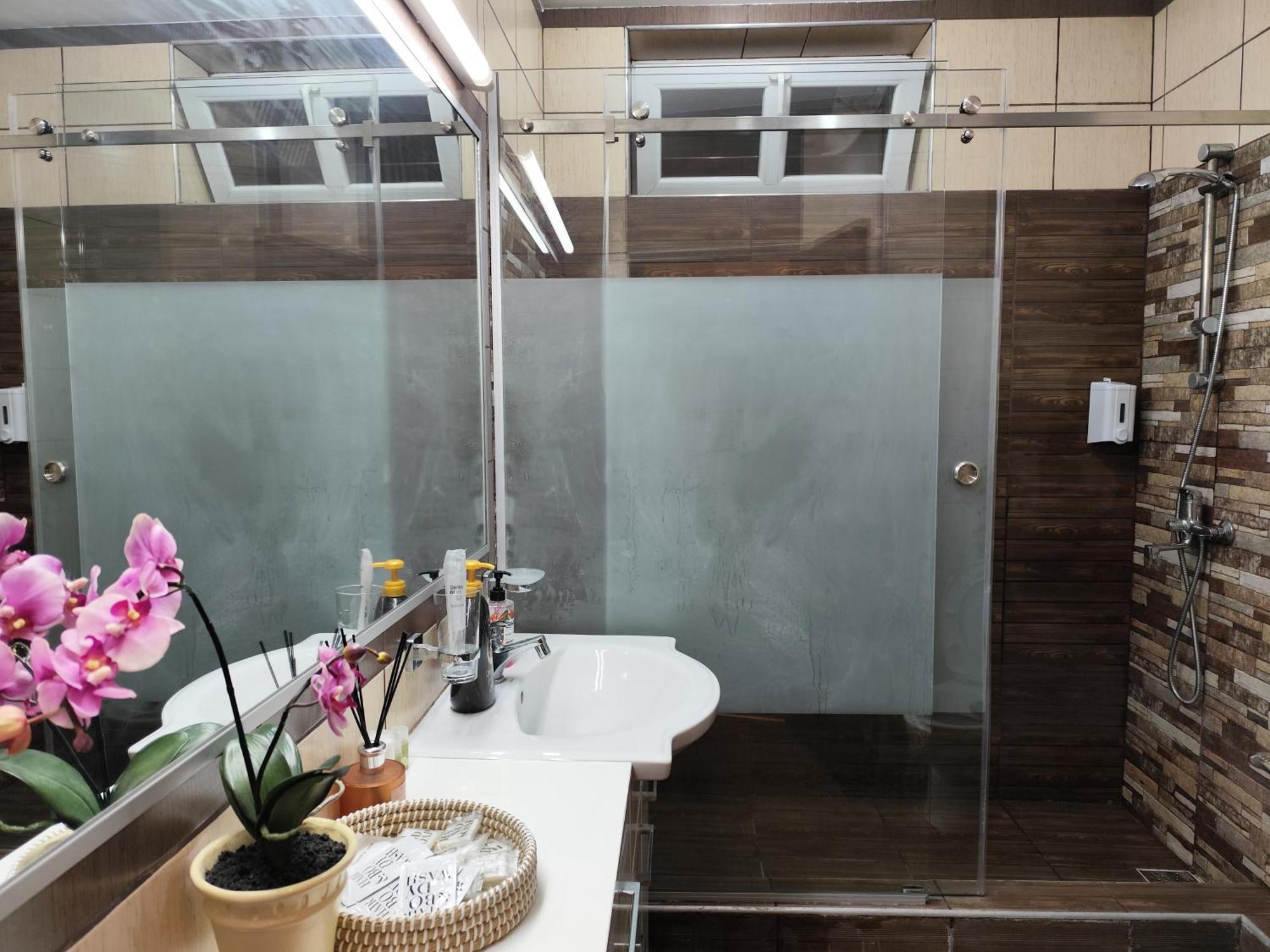 Aparthotel Yanis Bukares Bagian luar foto